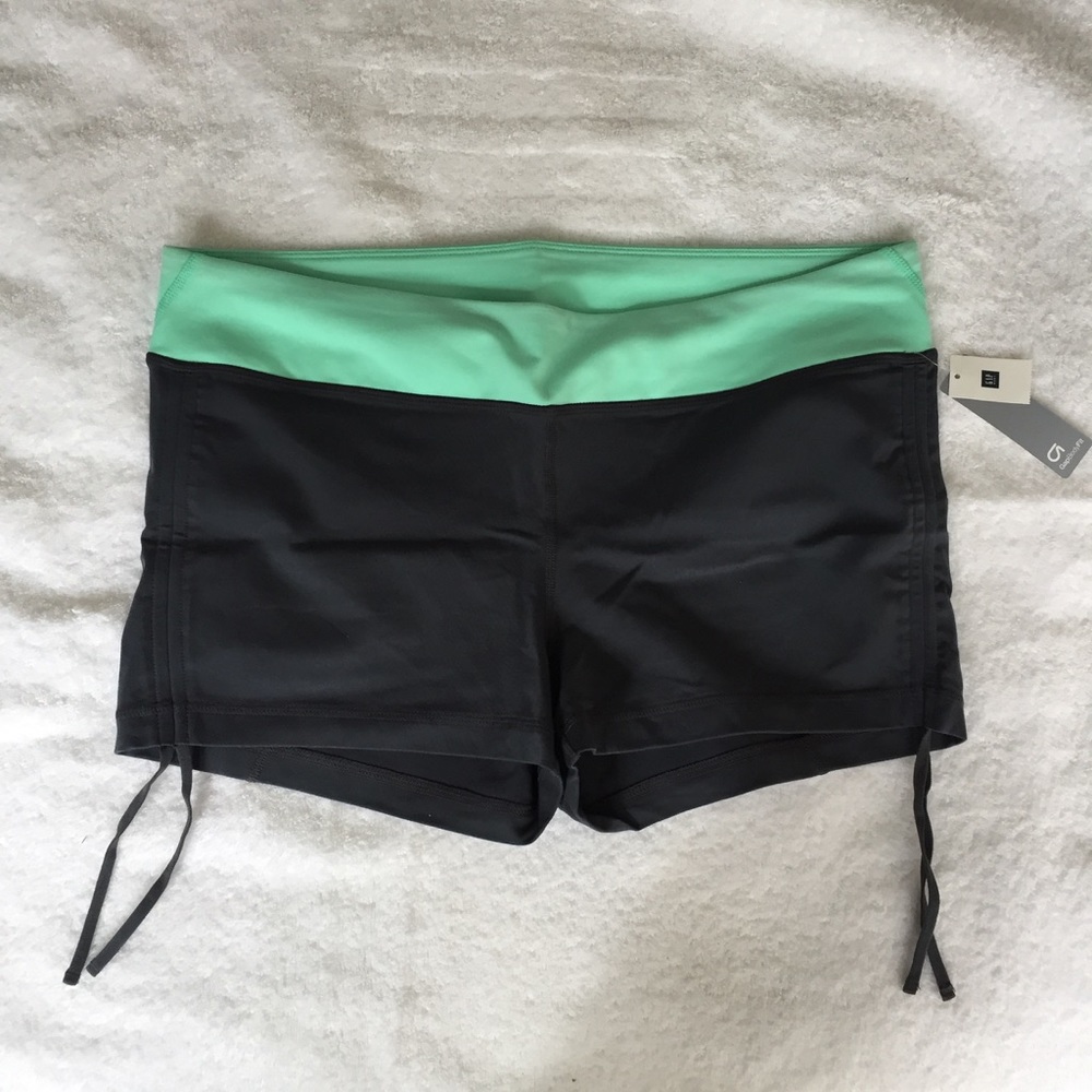 NWT GapFit Scrunch Side Yoga Shorts